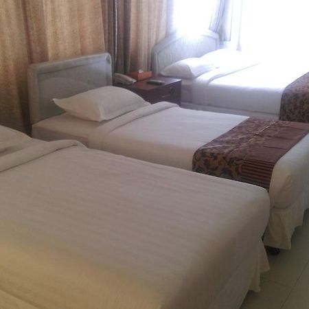 Star Max Hotel Yangon Esterno foto